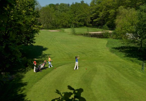 Personen spielen Golf auf dem Golfplatz in Vechta